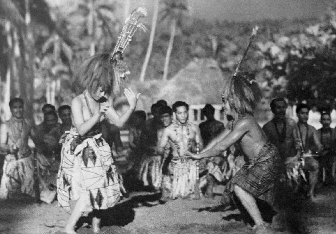 Scena ceremonii z filmu „Moana” Roberta Flaherty’ego